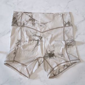 Balance Athletica the OG short - tie dye sea salt